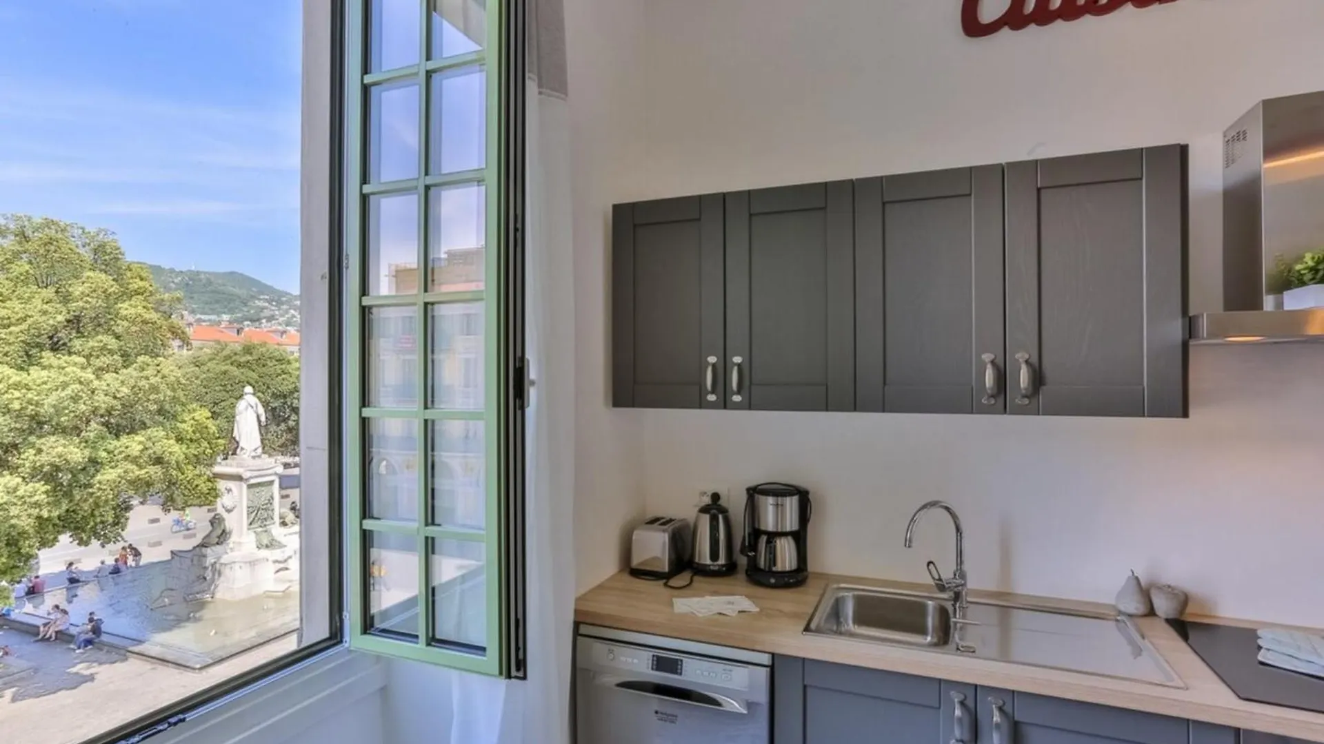 Garib - Place Garibaldi - 4 Rooms - Balcony Nice 0*,  France